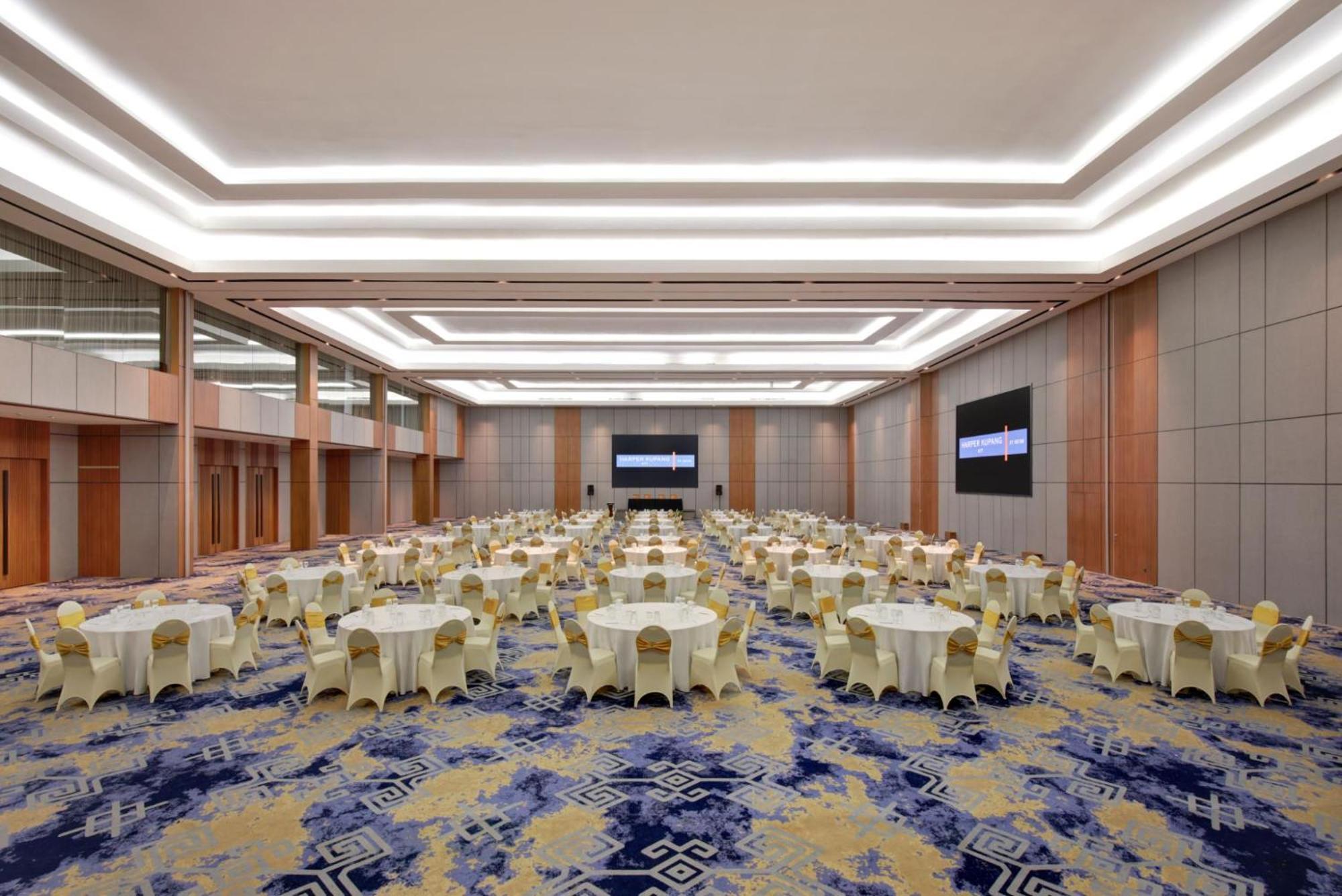 Hotel Harper Kupang By Aston Exterior foto