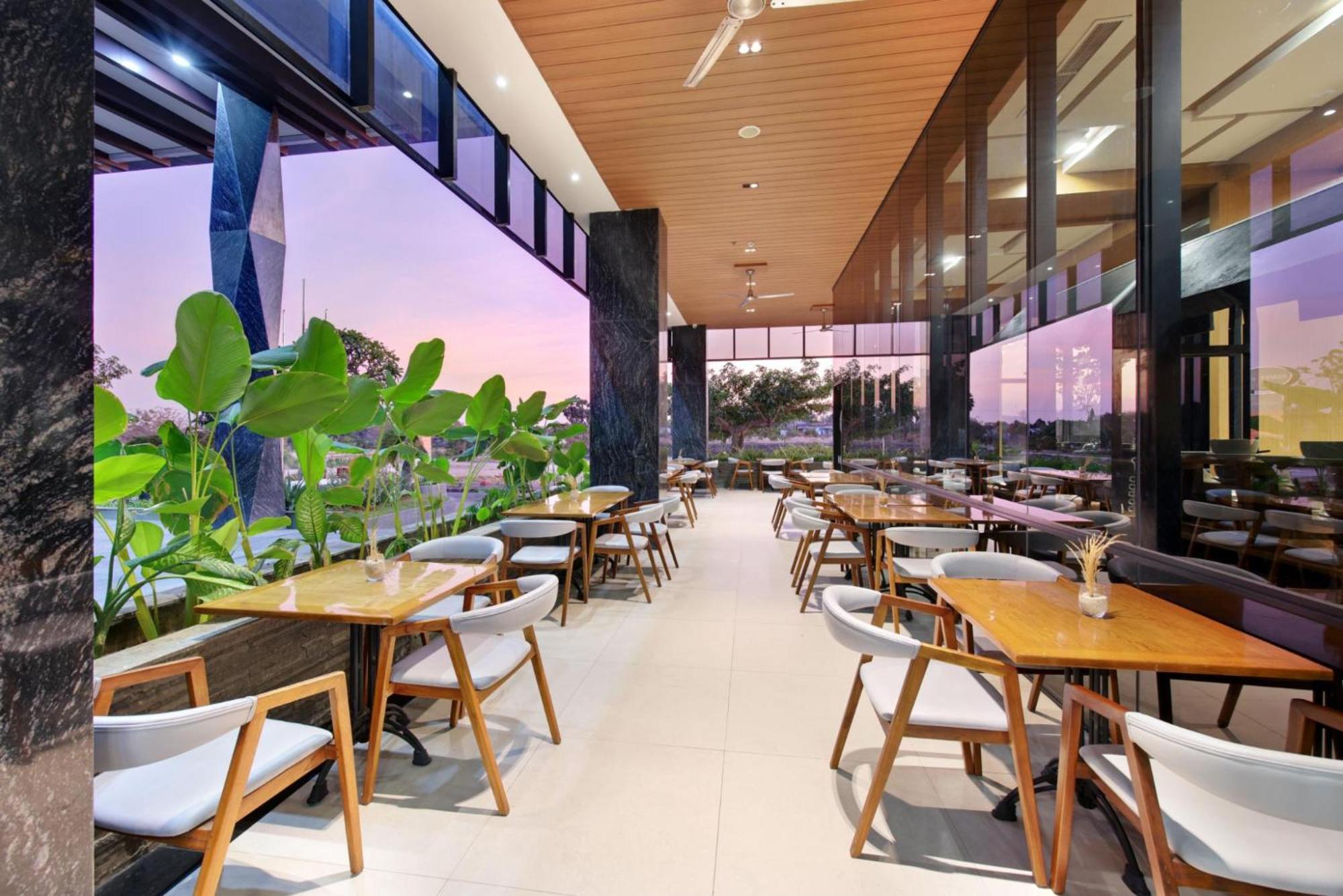 Hotel Harper Kupang By Aston Exterior foto